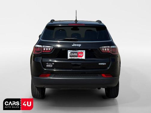 Diamond Black Crystal Pearlcoat 2019 Jeep Compass Latitude