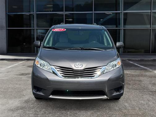 2017 Toyota Sienna LE