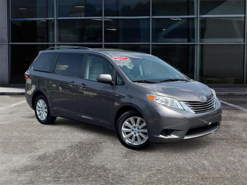 2017 Toyota Sienna LE