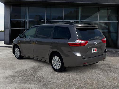 2017 Toyota Sienna LE
