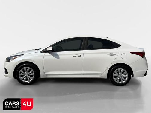 Frost White Pearl 2022 Hyundai Accent SE