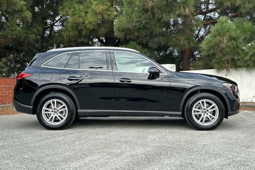 2025 Mercedes-Benz GLC 300