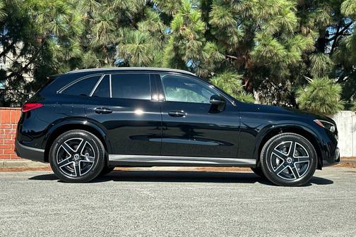 2025 Mercedes-Benz GLC 300 