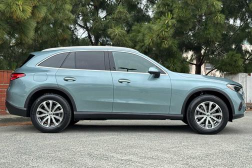 2025 Mercedes-Benz GLC 300 4MATIC