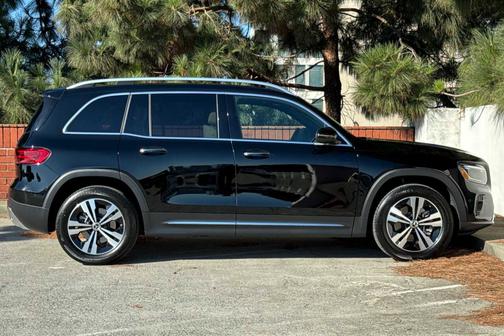 2025 Mercedes-Benz GLB 250