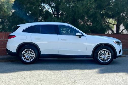 2025 Mercedes-Benz GLC 300