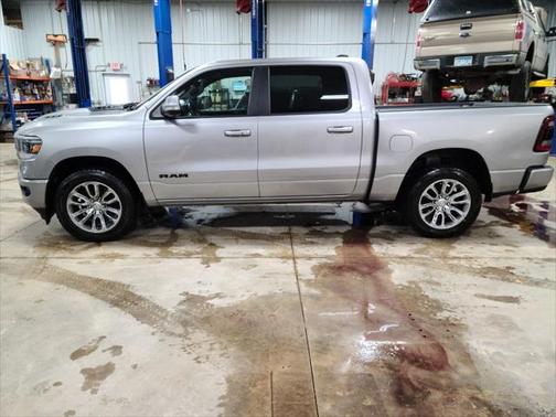 Photo 2 of 43 of 2019 RAM 1500 Sport