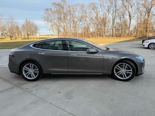 2015 Tesla Model S 85D