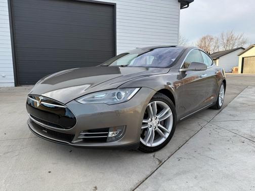 2015 Tesla Model S 85D