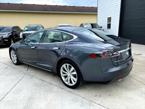 2015 Tesla Model S 70D