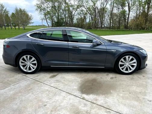 2015 Tesla Model S 70D