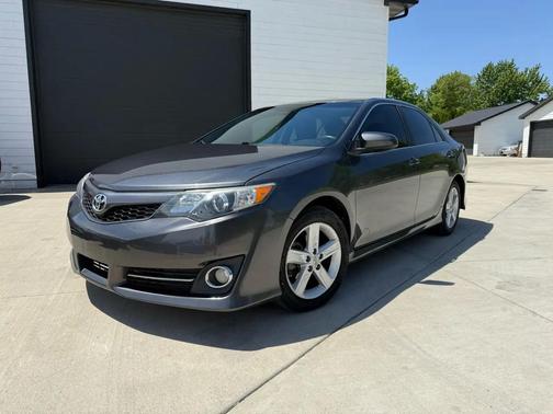 Magnetic Gray Metallic 2012 Toyota Camry SE