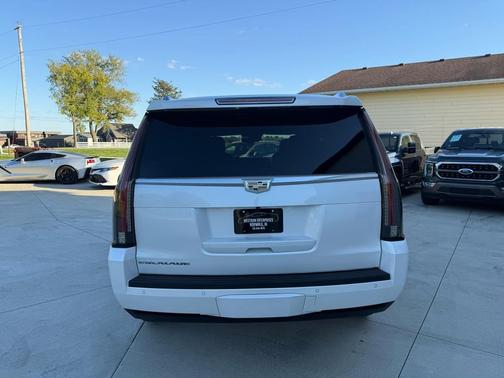 2016 Cadillac Escalade Luxury