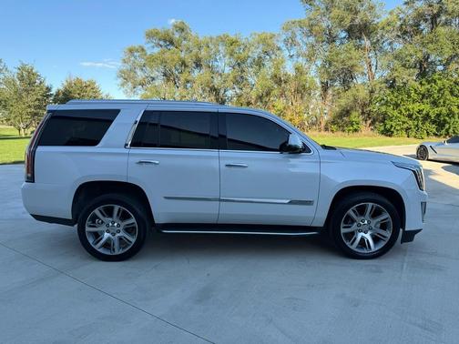 2016 Cadillac Escalade Luxury