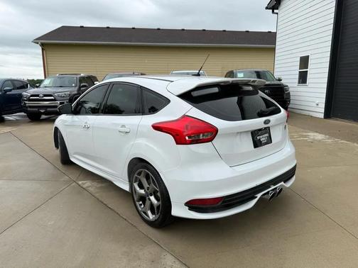 Oxford White 2015 Ford Focus ST Base