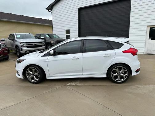 Oxford White 2015 Ford Focus ST Base