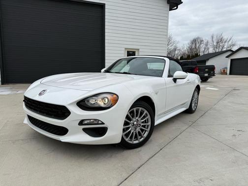 2017 FIAT 124 Spider Base
