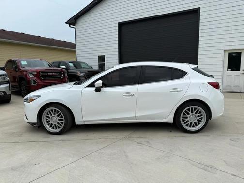 Snowflake White Pearl Mica 2017 Mazda Mazda3 Touring