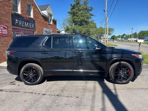 Mosaic Black Metallic 2018 Chevrolet Traverse Premier