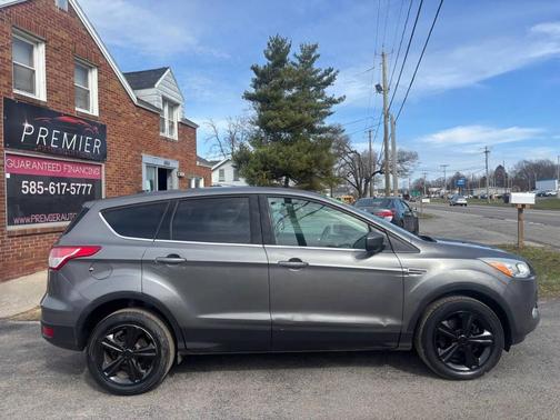 Tuxedo Black Metallic 2014 Ford Escape SE