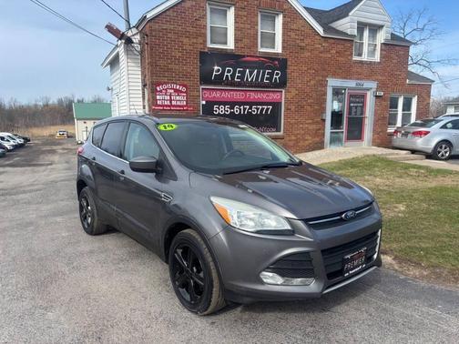 Tuxedo Black Metallic 2014 Ford Escape SE