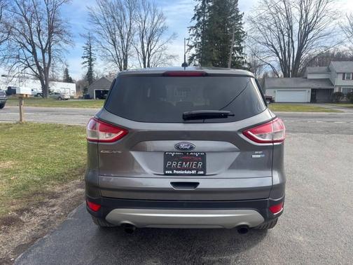Tuxedo Black Metallic 2014 Ford Escape SE