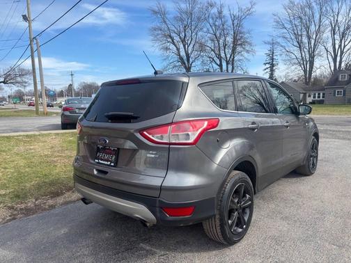 Tuxedo Black Metallic 2014 Ford Escape SE