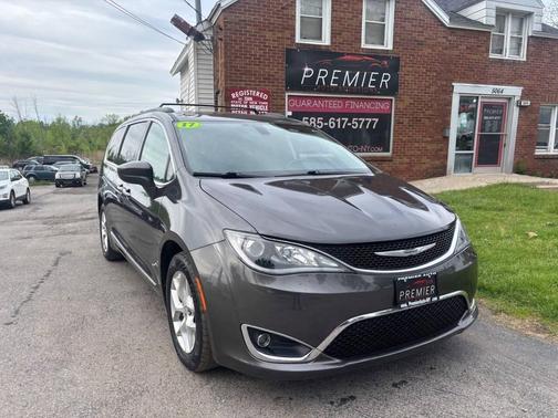 Granite Crystal Metallic Clear Coat 2017 Chrysler Pacifica Touring-L