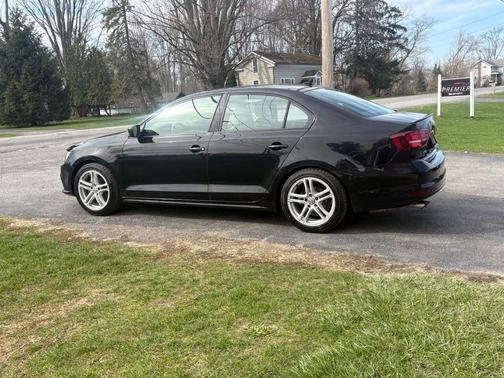 Black Uni 2016 Volkswagen Jetta 1.8T Sport