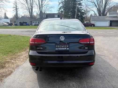 Black Uni 2016 Volkswagen Jetta 1.8T Sport