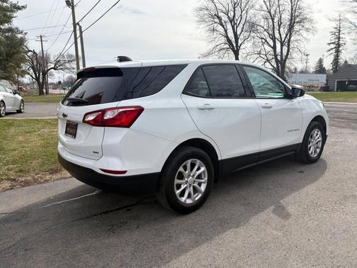 Summit White 2019 Chevrolet Equinox LS