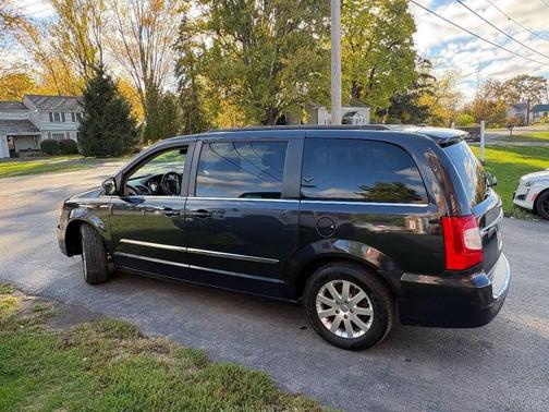 2014 Chrysler Town & Country Touring