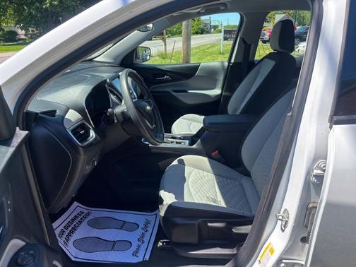 Summit White 2018 Chevrolet Equinox LS