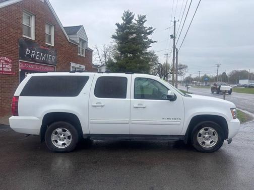 Summit White 2014 Chevrolet Suburban 1500 LT