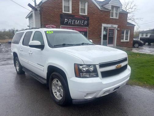 Summit White 2014 Chevrolet Suburban 1500 LT