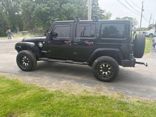 Black Clear Coat 2013 Jeep Wrangler Unlimited Sahara