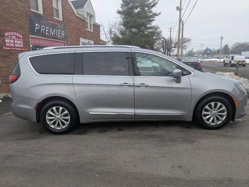 2018 Chrysler Pacifica Touring-L