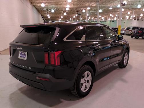 2022 Kia Sorento LX