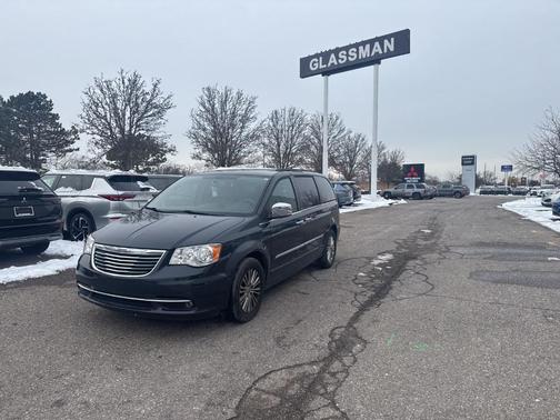 2013 Chrysler Town & Country Touring-L