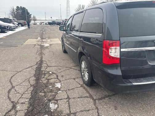 2013 Chrysler Town & Country Touring-L