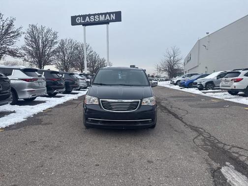 2013 Chrysler Town & Country Touring-L