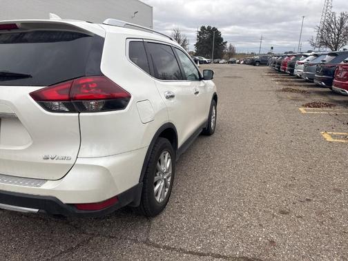 2018 Nissan Rogue SV