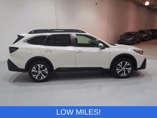 Crystal White Pearl 2021 Subaru Outback Limited