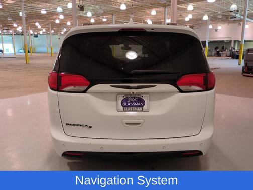 Bright White Clearcoat 2018 Chrysler Pacifica Touring-L Plus