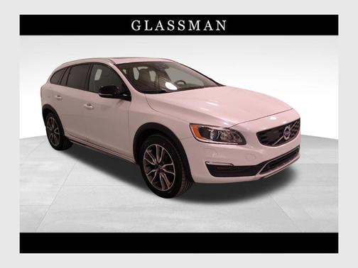2017 Volvo V60 Cross Country T5 Platinum