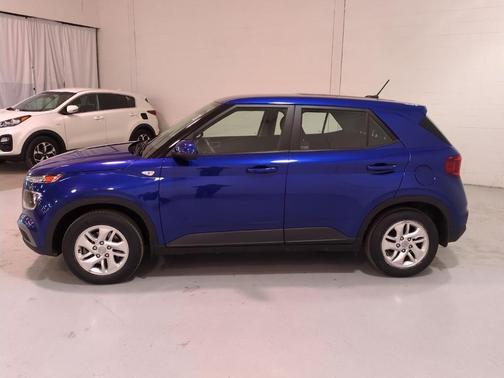 2023 Hyundai VENUE SE