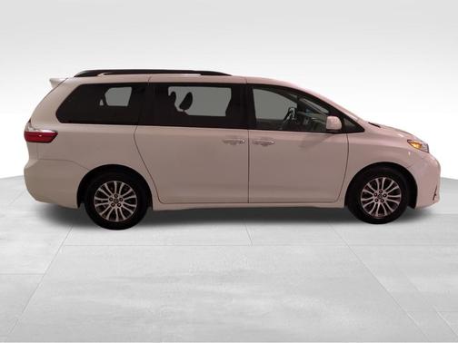 2019 Toyota Sienna XLE