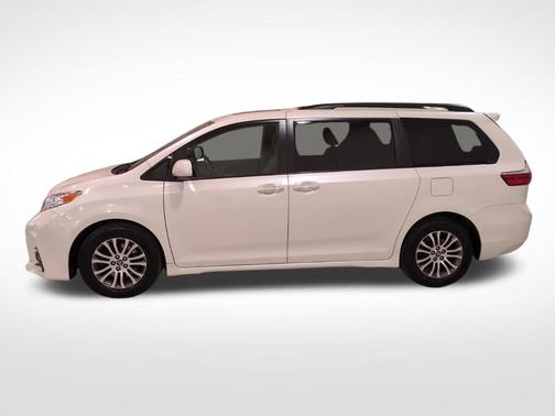 2019 Toyota Sienna XLE