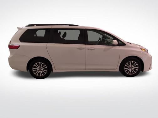 2019 Toyota Sienna XLE
