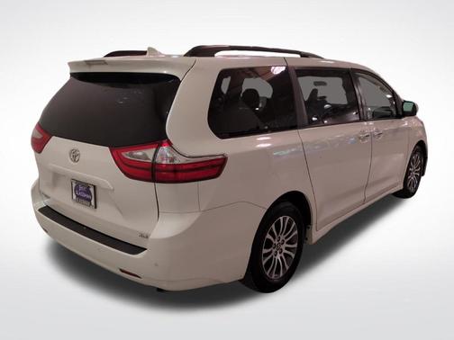2019 Toyota Sienna XLE